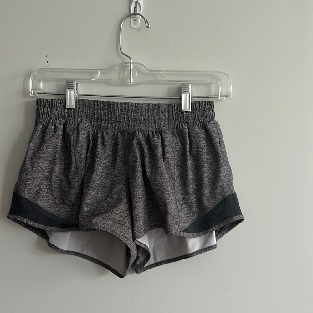 Lulu lemon hotty hot shorts 2.5